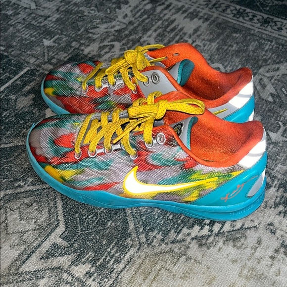 Nike Kids Kobe Venice Beach Multicolor Sneakers with Yellow Laces size 1.5 Y - Picture 2 of 9